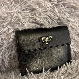 Preloved! AUTHENTIC Prada Saffiano Leather Wallet CC, Bill & Coin Compartments